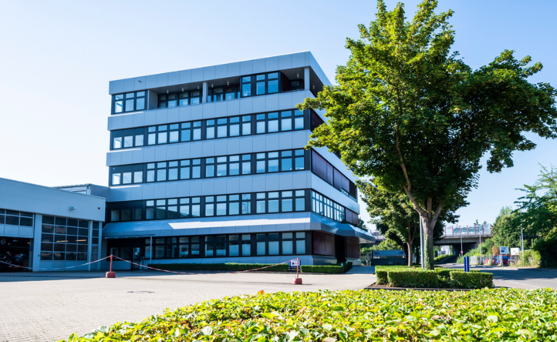 Firmengebäude der Firma MOSOLF am Hauptsitz Kirchheim unter Teck.